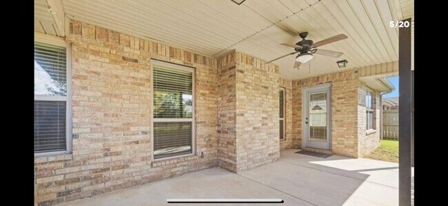 Building Photo - 2915 N Raven Ln