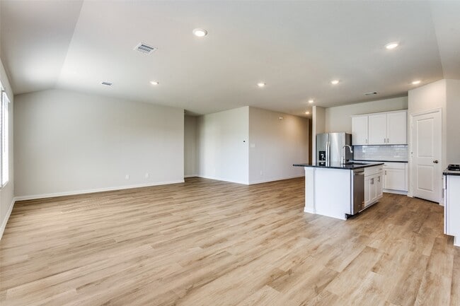 Building Photo - 513 Tidal Dr