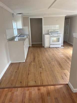 Foto del edificio - 14514 Hillsboro St