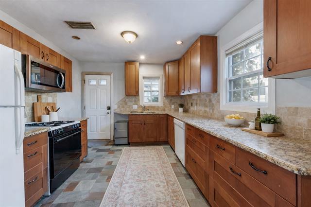 Foto del edificio - 4527 Capitol Ave