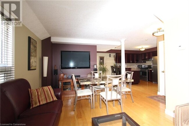Photo du bâtiment - 632 Columbia Forest Blvd
