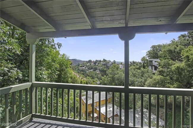 Foto del edificio - 2 br, 3 bath House - 8520 Oak Ct