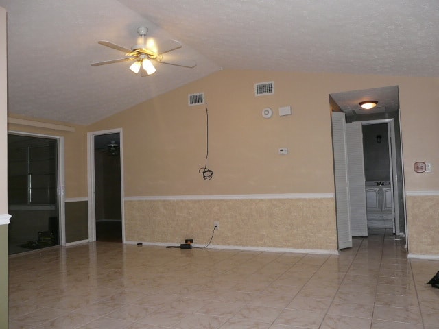 Building Photo - 3208 Russett Dr