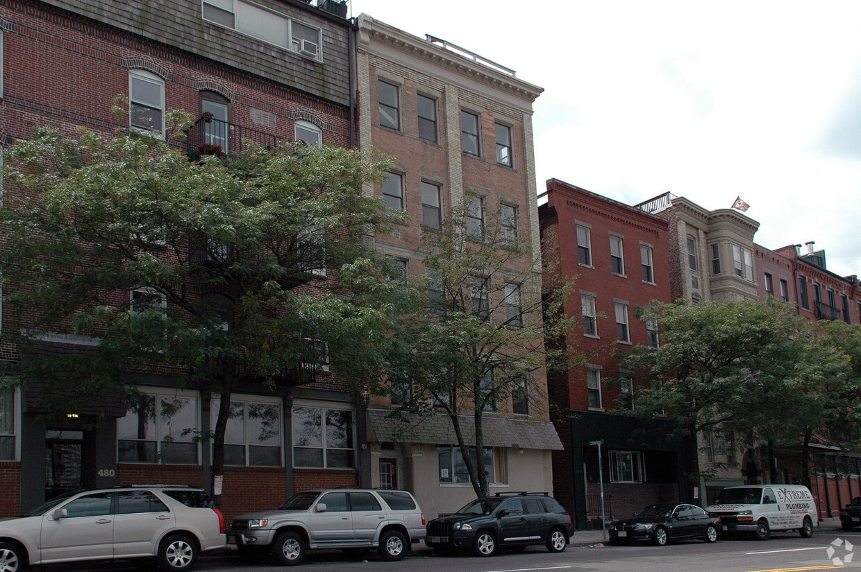 Building Photo - 484 Commercial St