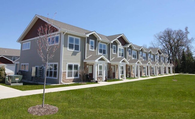 Foto del edificio - Whispering Echoes Townhomes