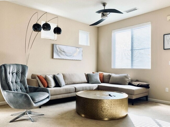 Foto del edificio - Private, spacious condo available for rent off of Broad Street