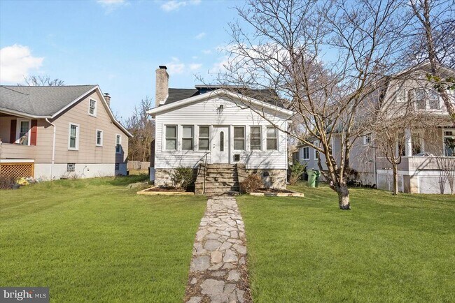 Building Photo - 6003 Pinehurst Rd