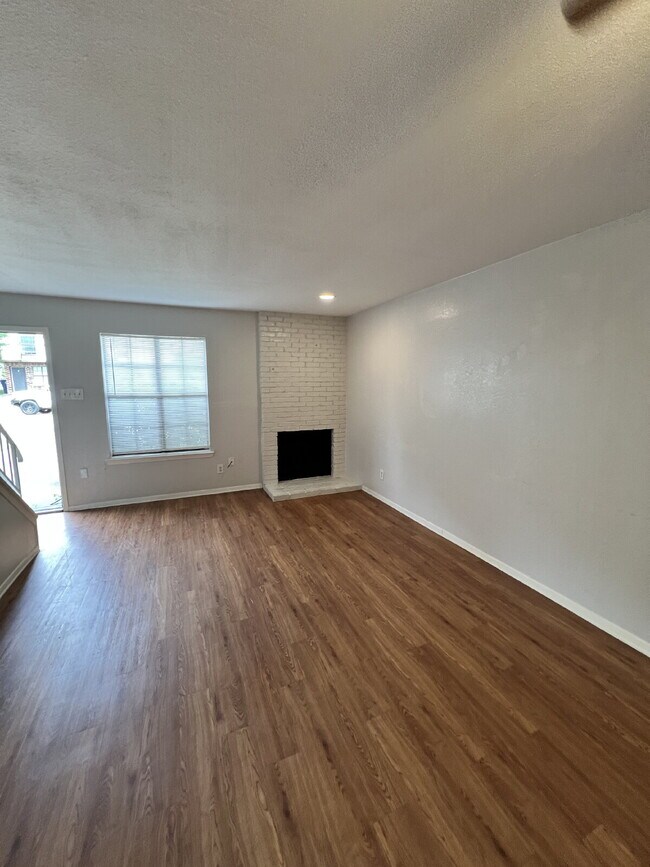 Foto del edificio - 2705 Wimbledon Ct