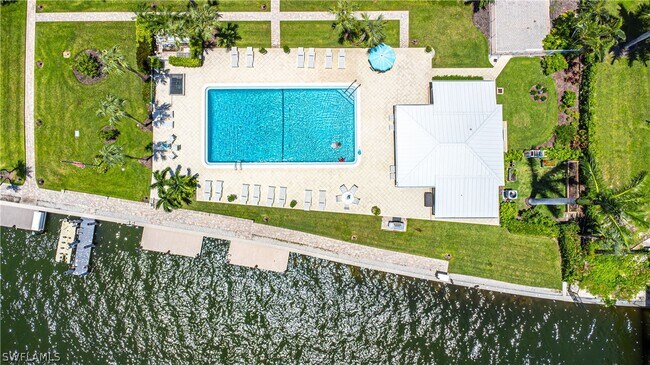 Building Photo - 2880 Gulf Shore Blvd N