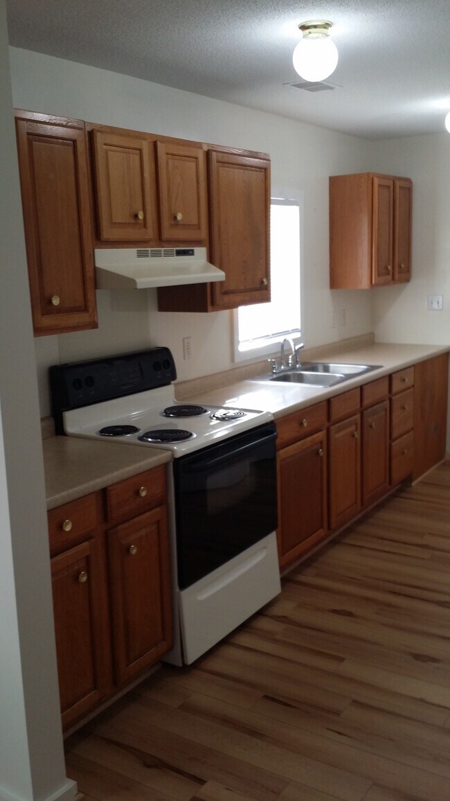 kitchen - 344 Railroad Ave