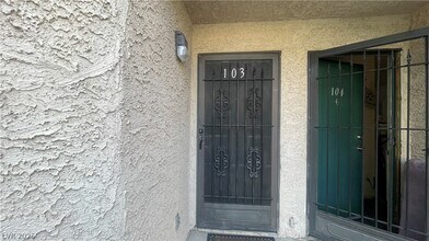 Building Photo - 440 Elm Dr