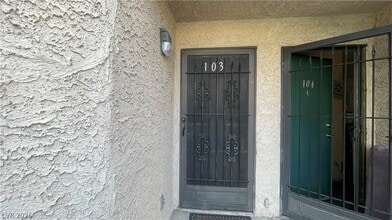 Building Photo - 440 Elm Dr