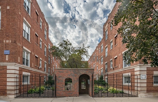 Building Photo - 947 W Cornelia Ave