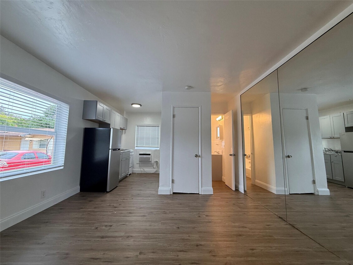 Foto principal - 2037 Madison St