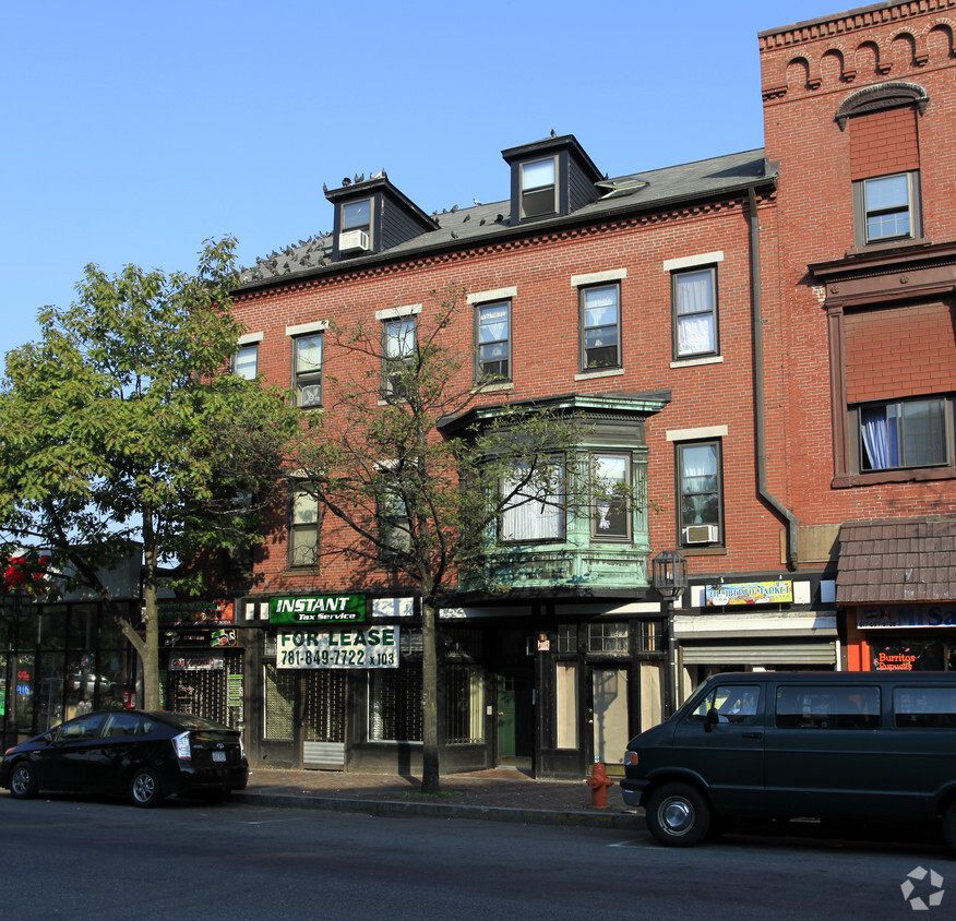 Primary Photo - 210-216 Broadway