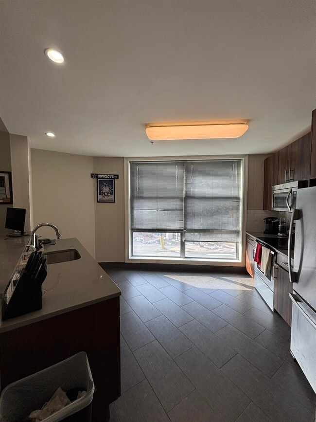 Building Photo - 100 Marshall St