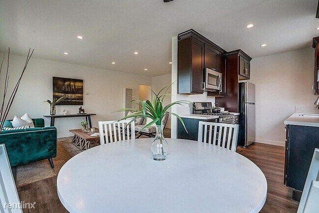 Building Photo - 3 br, 2 bath Apartment - 11853 Manor Drive 1