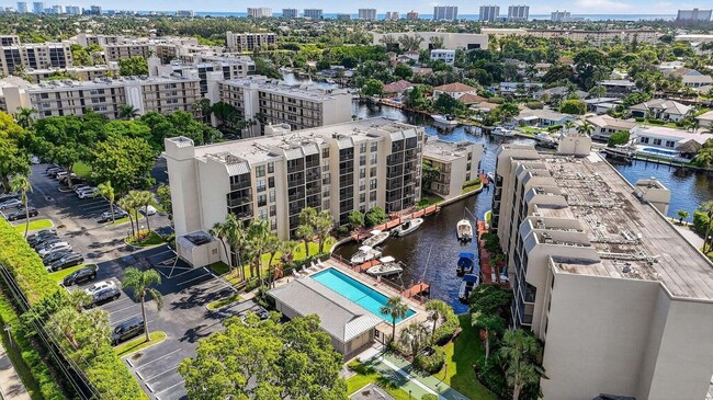 Building Photo - 20 Royal Palm Way