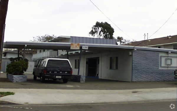 Building Photo - 1136 N West St