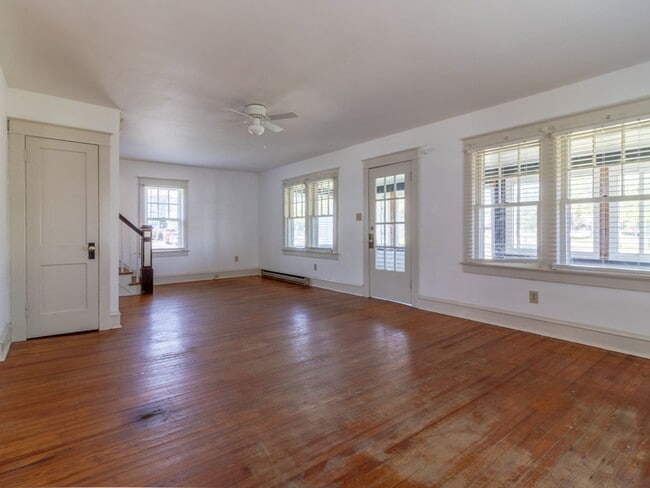 Building Photo - Year Round Cottage Close to Bethany