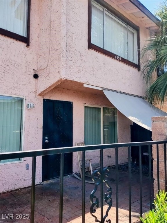 Building Photo - 4350 Caliente St