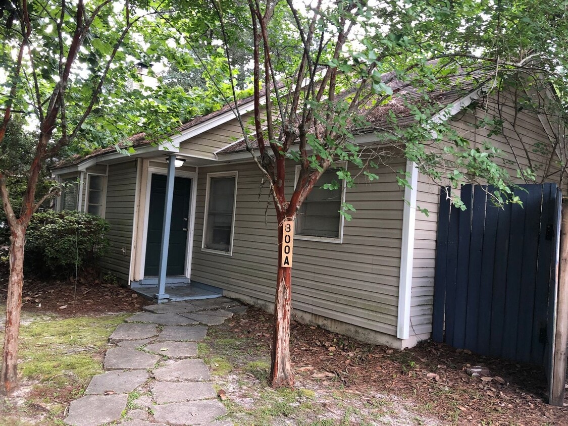 Primary Photo - 2BD/1B Duplex off Baytree Road