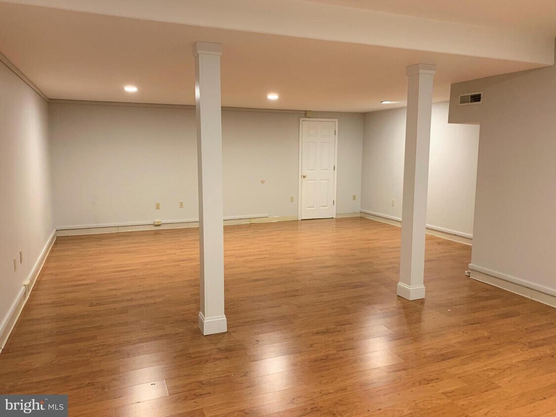 1326 Central Ave Unit E, Glendora, NJ 08029 Room for Rent in Glendora, NJ