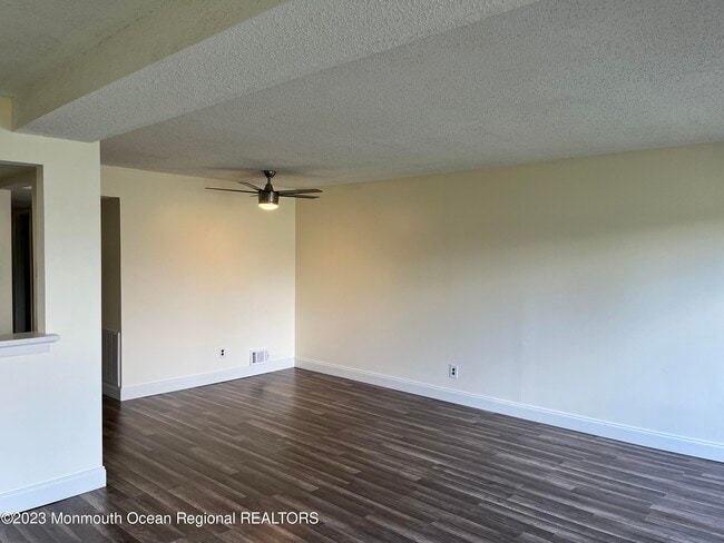 Building Photo - 47 Greenwood Dr