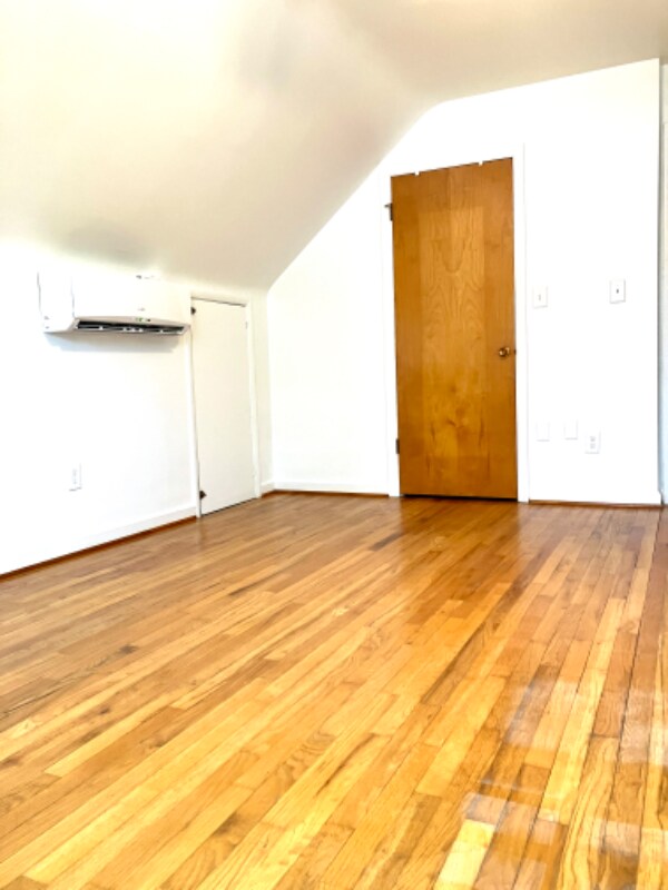 Foto del edificio - 6504 Windward St