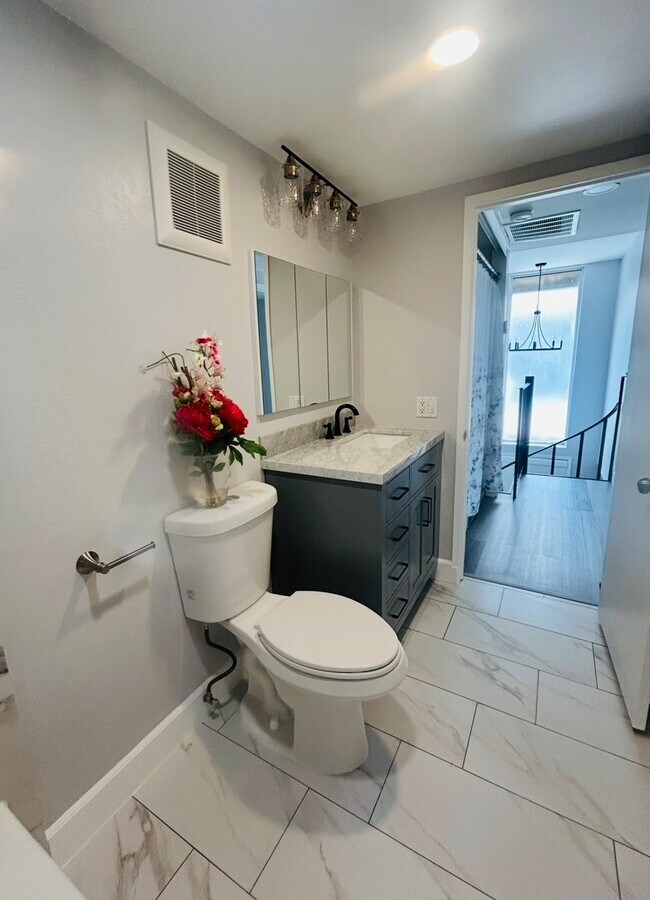 Foto del edificio - 1631 E Cypress St