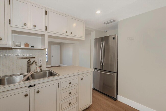 Foto del edificio - 16800 NE 15th Ave