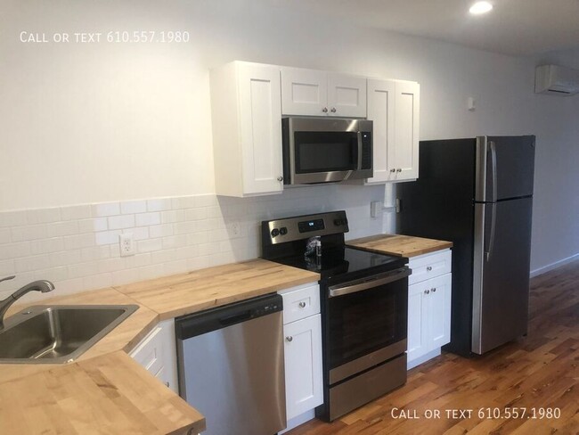 Building Photo - Recently renovated Studio Apartment on Mai...