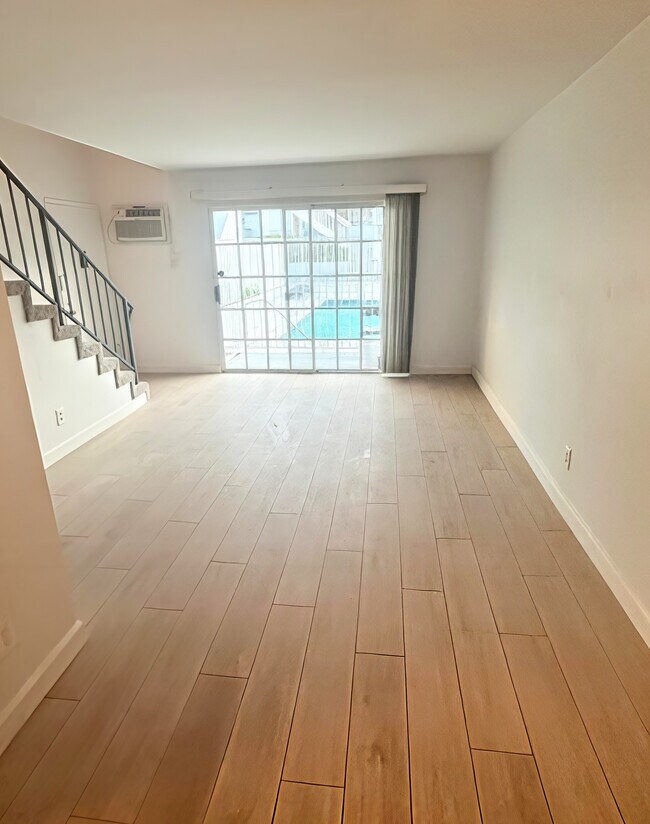 Sala de estar - 20930 Parthenia St