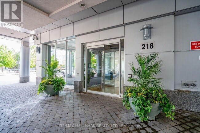 Building Photo - 218 Queens Quay W