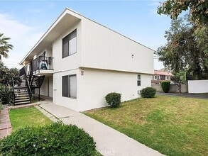 Building Photo - 667 Glenfinnan Ave