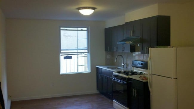 Building Photo - 227 8th St