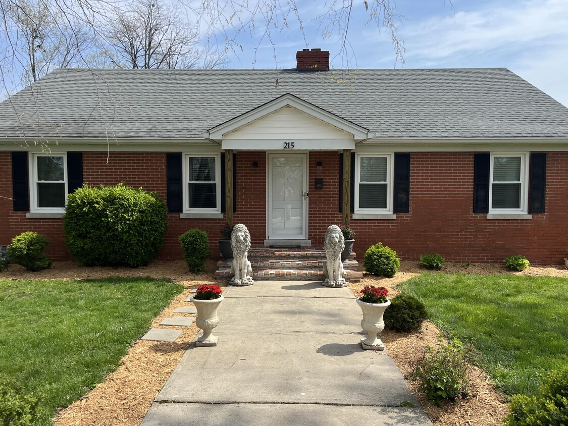 Primary Photo - 215 Wooldridge Ln