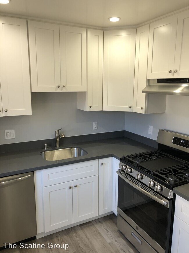 Foto del edificio - 440-460 Angus Ave W