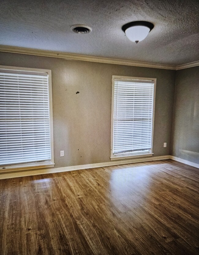 Foto del edificio - 1450 Springdale Dr