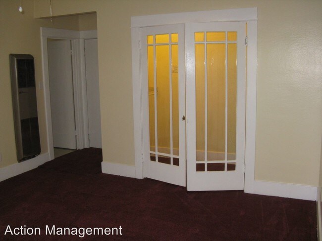 Building Photo - 2233 E 7th St