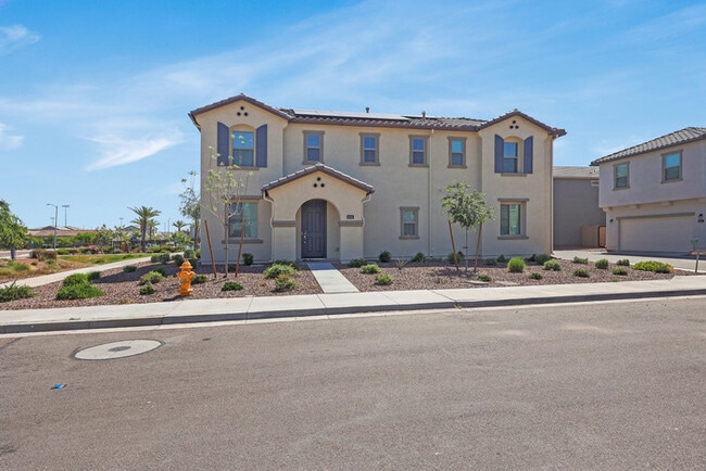 Building Photo - BEAUTIFUL 3 bed + LOFT