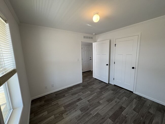 Building Photo - 5046 W Sawgrass Dr