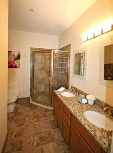 Foto del edificio - Large Downtown Loft Style Living