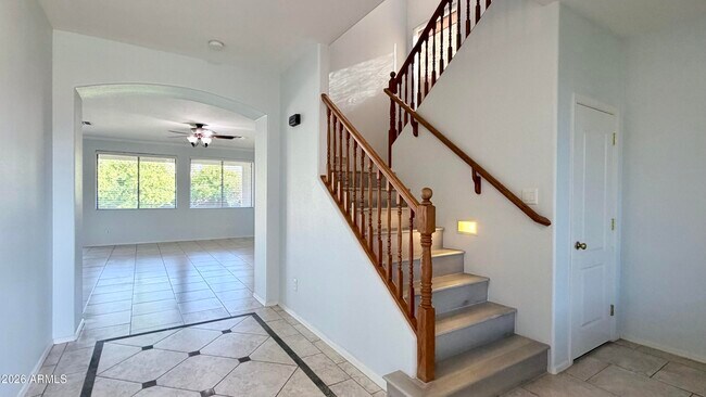 Building Photo - 1289 E Iris Dr