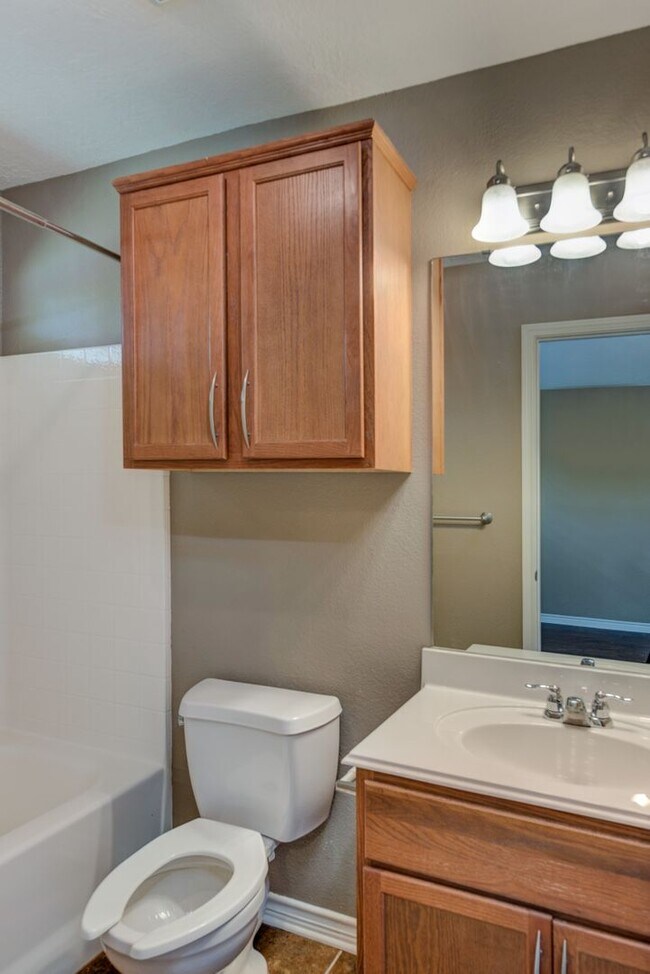 Foto del edificio - August Pre-Lease! Beautiful 3 Bed, 2 Bath ...