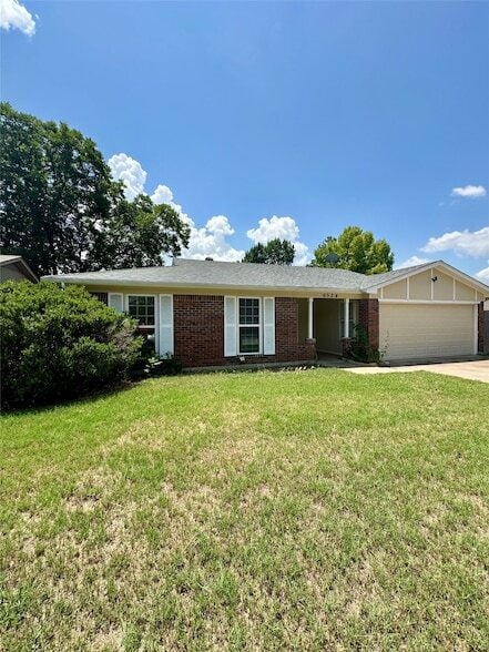 Building Photo - 6524 Blue Grass Dr