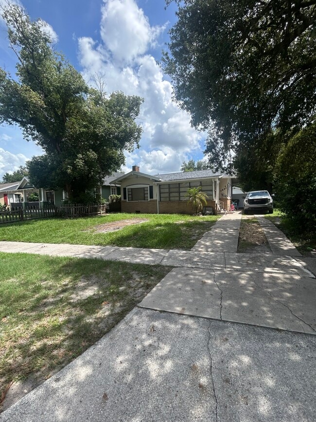 Building Photo - 1531 E Elm Rd