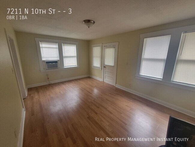 Foto del edificio - 7211 N 10th St