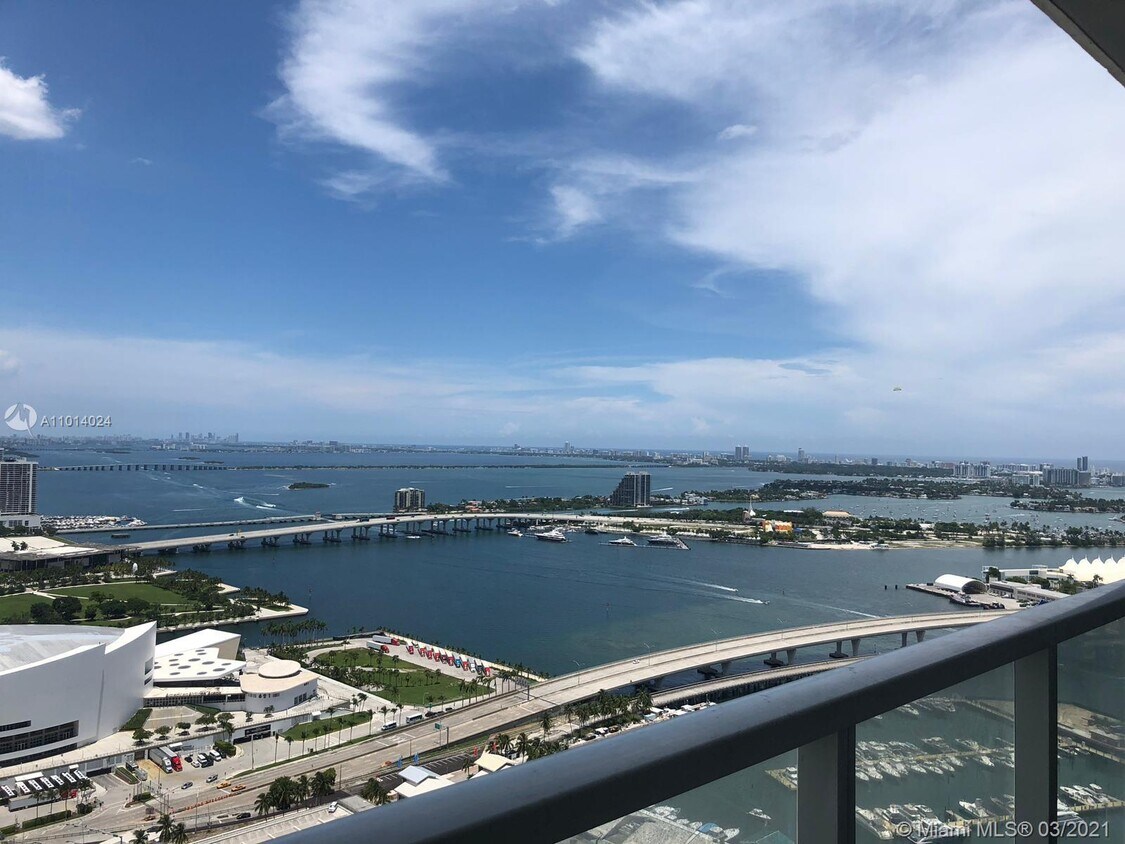 Foto principal - 244 Biscayne Blvd