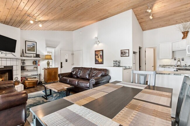 Foto del edificio - 3 Bed, 2 bath Condo on Whitefish Lake
